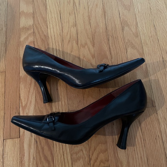 Nine West Size 8 Black leather pumps. - Picture 6 of 14